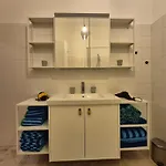Bumblebee Apartment *