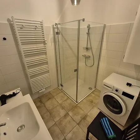 Bumblebee Apartman *