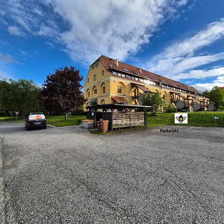 Bumblebee Apartman *