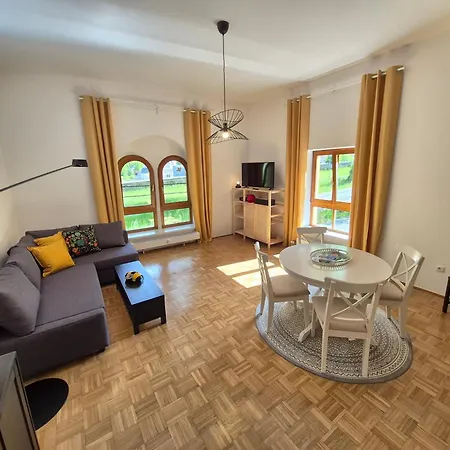 Bumblebee Apartman *